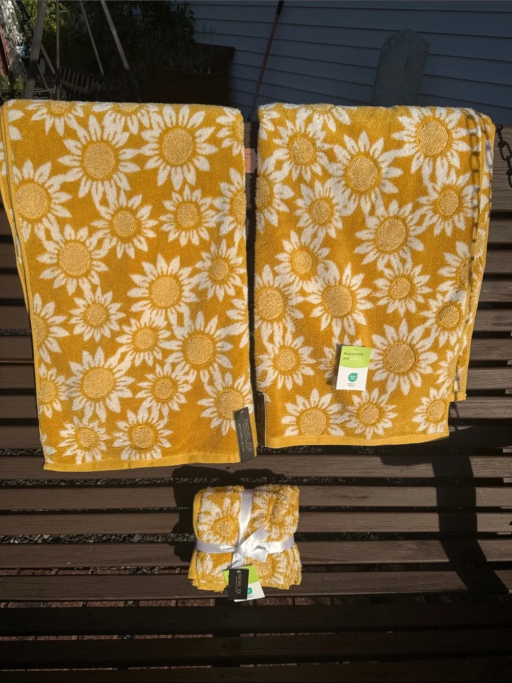 Rachel Zoe Yellow and White Sunflower Bath Towels Set